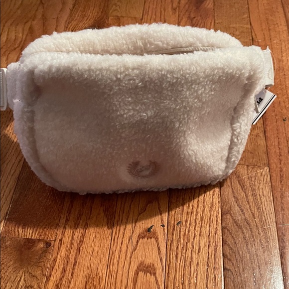PINK Victoria's Secret Cream Sherpa Fanny Pack - Picture 7 of 8